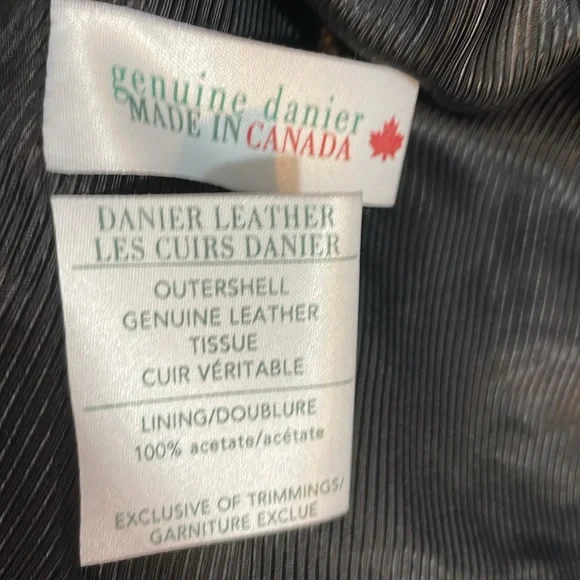 Large Danier suede leather classic black blazer. Quality staple piece. Canadian - Picture 9 of 17